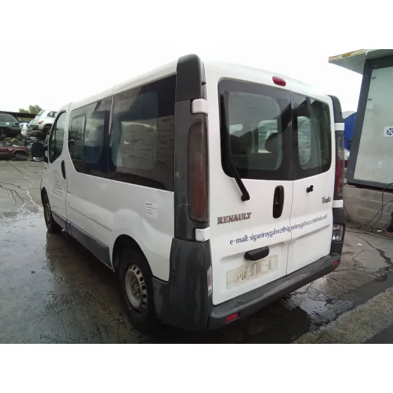 RENAULT TRAFIC COMBI (AB 4.01) '2004 1.9 DIESEL BLANCO