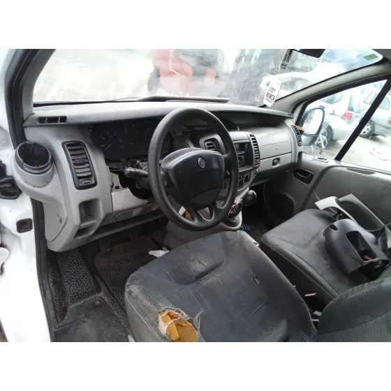 RENAULT TRAFIC COMBI (AB 4.01) '2004 1.9 DIESEL BLANCO