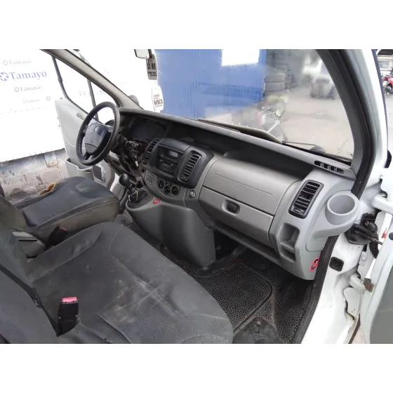 RENAULT TRAFIC COMBI (AB 4.01) '2004 1.9 DIESEL BLANCO