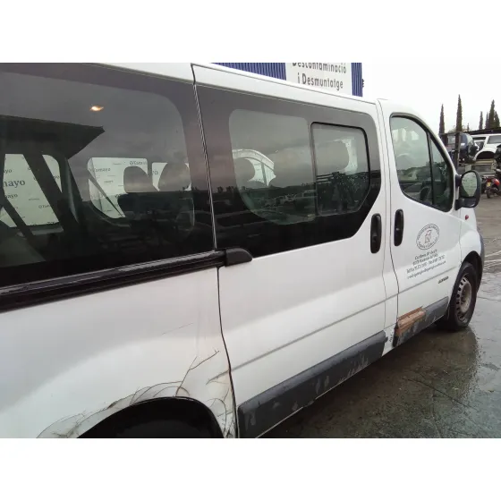 RENAULT TRAFIC COMBI (AB 4.01) '2004 1.9 DIESEL BLANCO