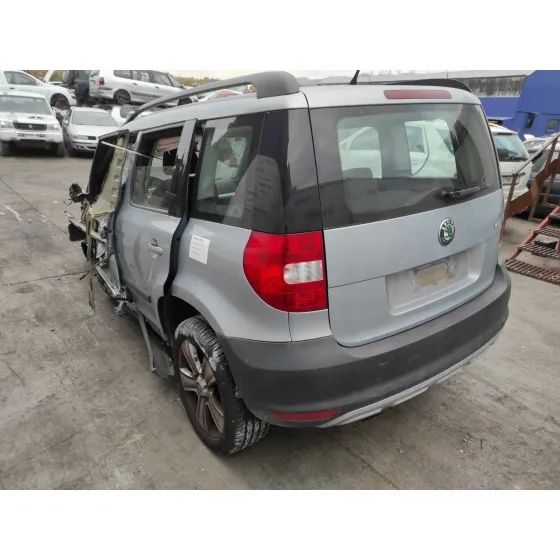 SKODA YETI '2011 1.2 TSI GRIS AZULADO