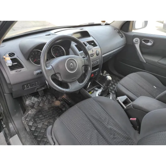 RENAULT MEGANE II BERLINA 3P '2007 1.6 16V NEGRO