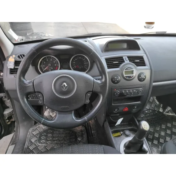 RENAULT MEGANE II BERLINA 3P '2007 1.6 16V NEGRO