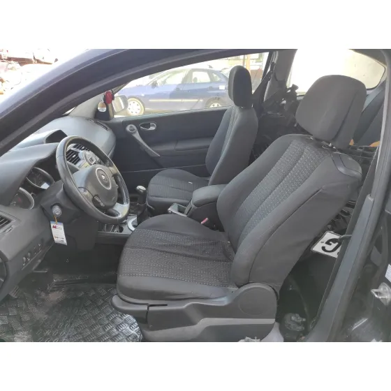 RENAULT MEGANE II BERLINA 3P '2007 1.6 16V NEGRO