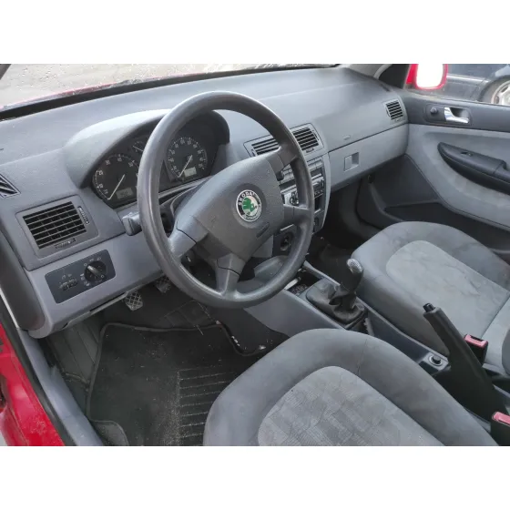 SKODA FABIA (6Y2/6Y3) '2001 1.4 ROJO