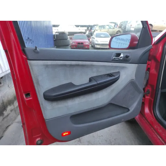 SKODA FABIA (6Y2/6Y3) '2001 1.4 ROJO