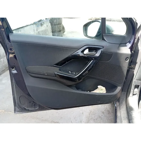 Peugeot 208 I (CA_, CC_) 2012