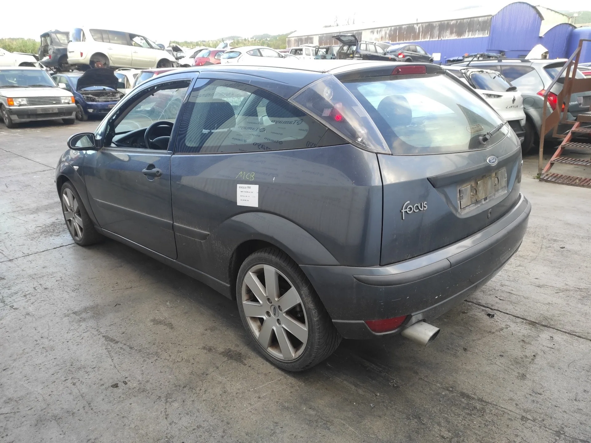 FORD FOCUS BERLINA (CAK) '2004 * GRIS OSCURO