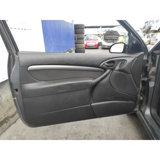 FORD FOCUS BERLINA (CAK) '2004 * GRIS OSCURO