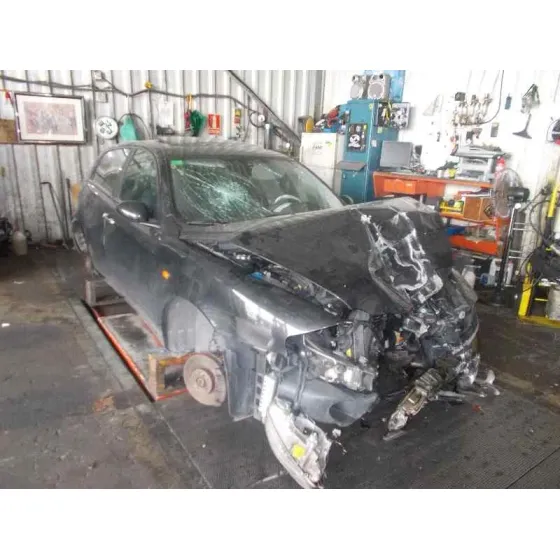 ALFA ROMEO 147 (190) '2004 1.9 JTD 16V DISTINCTIVE NEGRA
