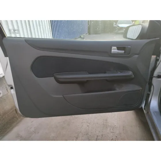 FORD FOCUS BERLINA (CAP) '2005 * PLATA