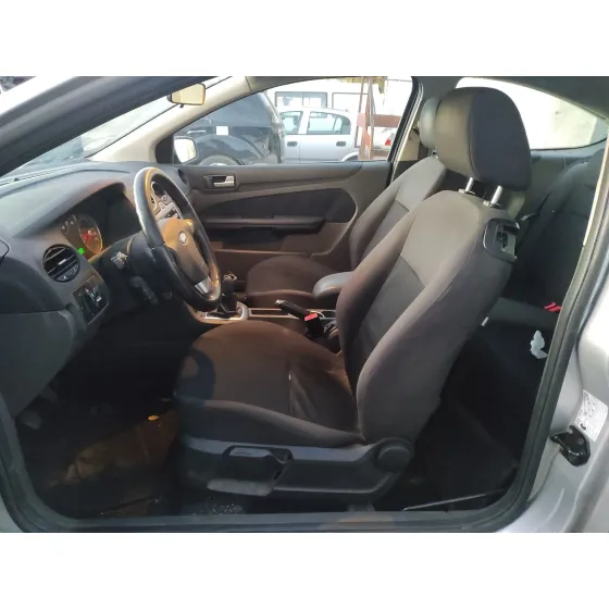 FORD FOCUS BERLINA (CAP) '2005 * PLATA
