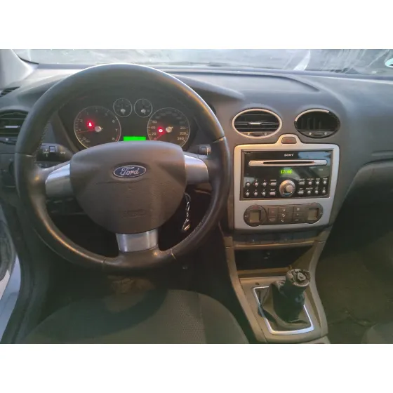 FORD FOCUS BERLINA (CAP) '2005 * PLATA