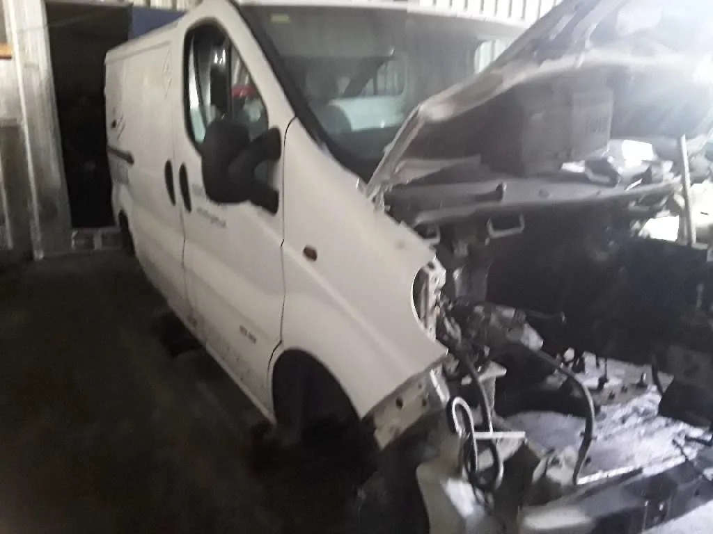 RENAULT TRAFIC CAJA CERRADA (AB 4.01) RENAULT TRAFIC CAJA CERRADA (AB 4.01) '2004 1.9 DIESEL BLANCO 2001