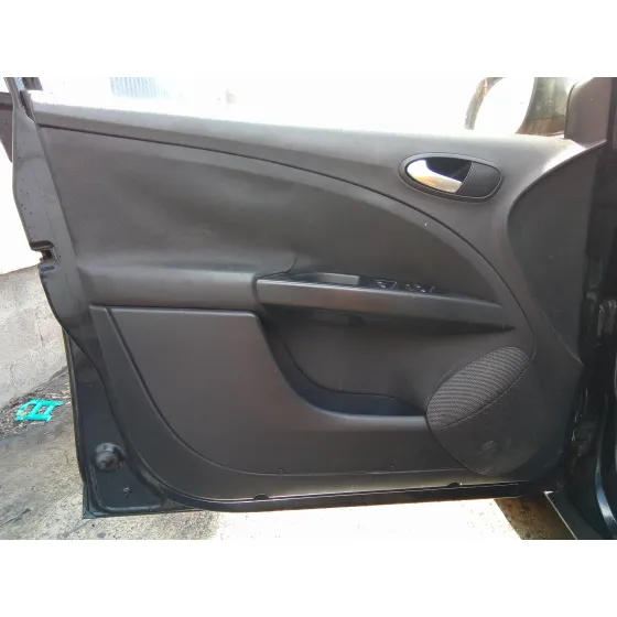 SEAT ALTEA XL (5P5) '2010 1.6 TDI NEGRO/AMARILLO