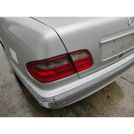 MERCEDES CLASE E (W210) BERLINA '2001 2.0 COMPRESOR CAT PLATA
