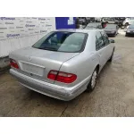 MERCEDES-BENZ CLASE E (W210) BERLINA MERCEDES CLASE E (W210) BERLINA '2001 2.0 COMPRESOR CAT PLATA 1995