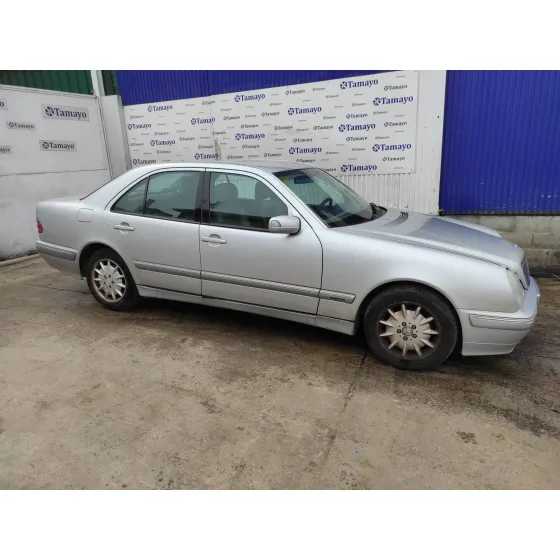 MERCEDES CLASE E (W210) BERLINA '2001 2.0 COMPRESOR CAT PLATA