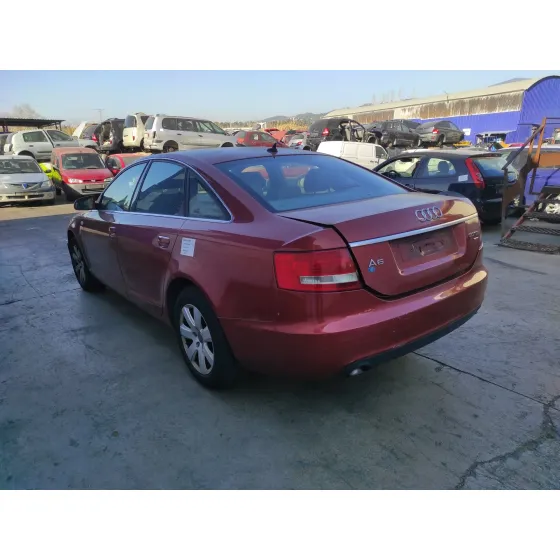 AUDI A6 BERLINA (4F2) '2004 * ROJO
