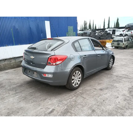 Chevrolet CRUZE HATCHBACK (J305) 2012