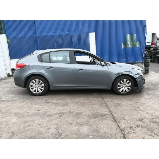 Chevrolet CRUZE HATCHBACK (J305) 2012