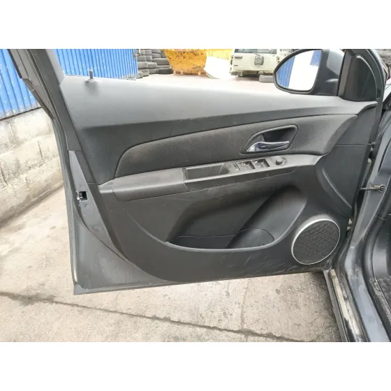 Chevrolet CRUZE HATCHBACK (J305) 2012