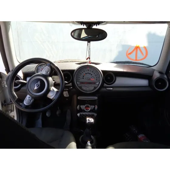 MINI MINI (R56) '2010 * BEIGE/NEGRO