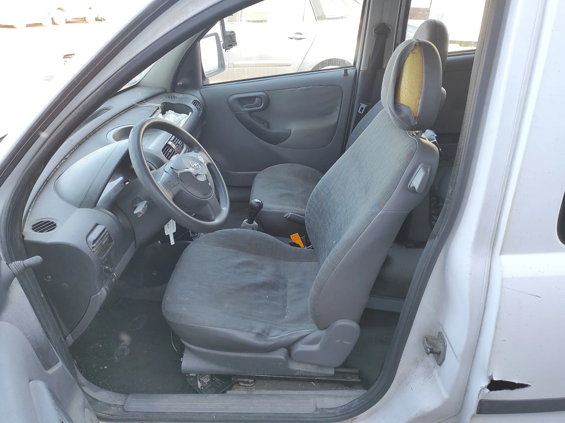 OPEL COMBO (CORSA C) OPEL COMBO (CORSA C) '2002 1.7 16V DI CAT (Y 17 DTL / LK8) BLANCO 2001