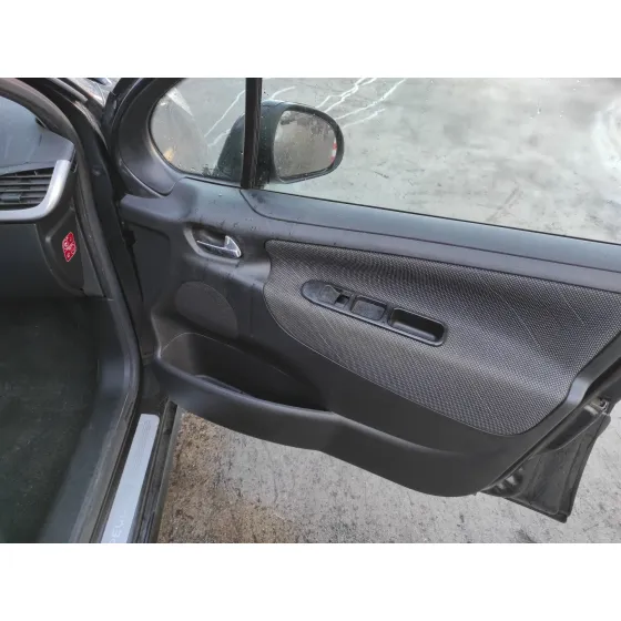 PEUGEOT 207 '2009 1.6 16V HDI NEGRO