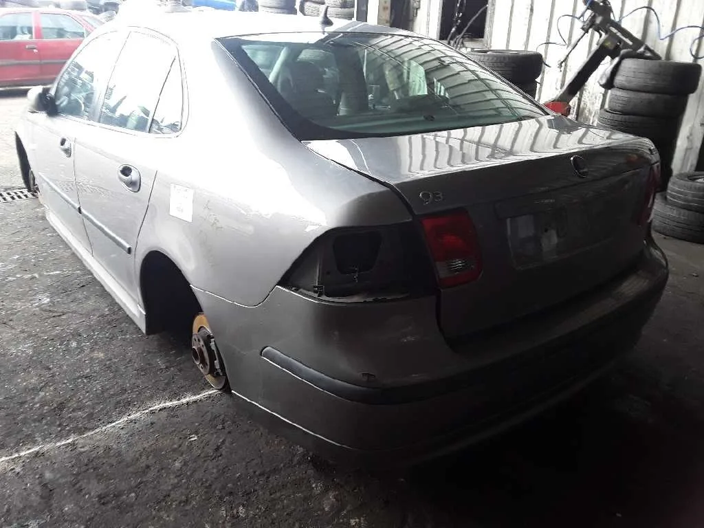 SAAB 9-3 BERLINA SAAB 9-3 BERLINA '2004 2.0 CAT GRIS CLARO 1998