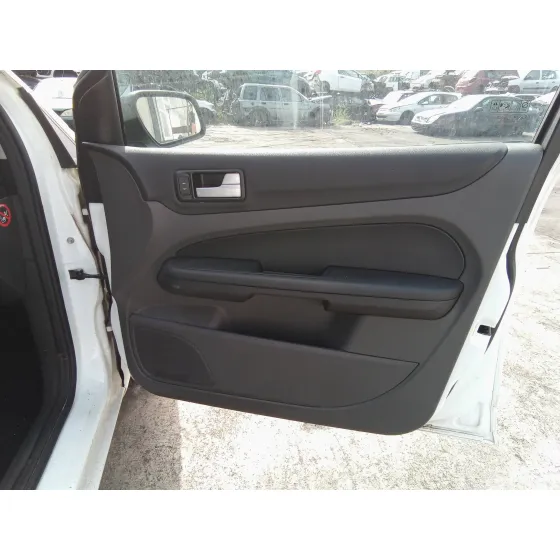 FORD FOCUS BERLINA (CAP) '2008 1.8 TDCI TURBODIESEL CAT BLANCO/QUEMADO