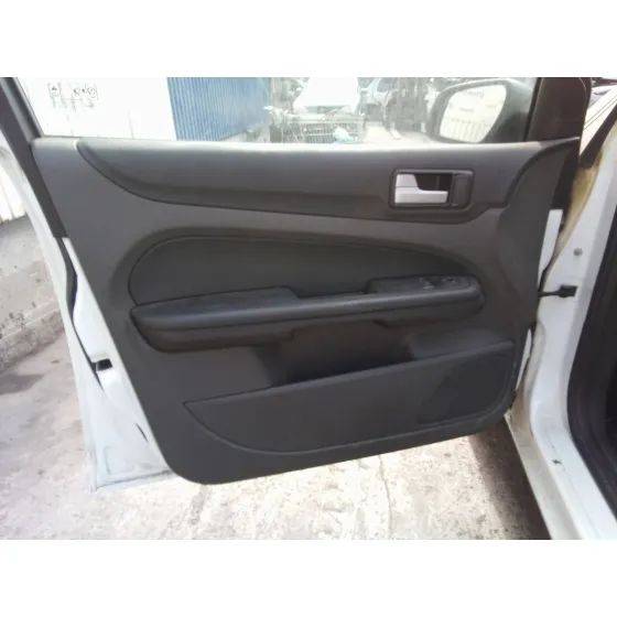 FORD FOCUS BERLINA (CAP) '2008 1.8 TDCI TURBODIESEL CAT BLANCO/QUEMADO