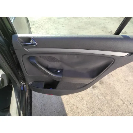 VOLKSWAGEN GOLF V BERLINA (1K1) '2004 1.9 TDI NEGRO