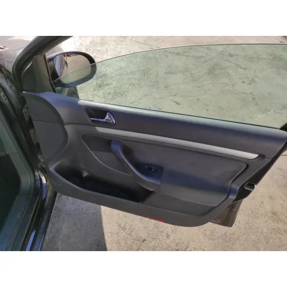 VOLKSWAGEN GOLF V BERLINA (1K1) '2004 1.9 TDI NEGRO
