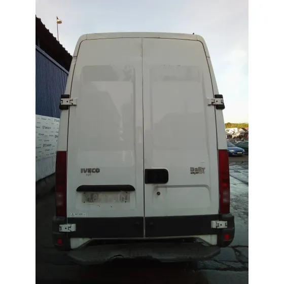 IVECO 35S15 '2003 CAJA CERRADA BLANCA
