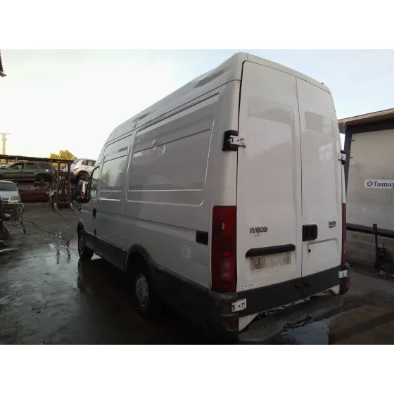 IVECO 35S15 '2003 CAJA CERRADA BLANCA