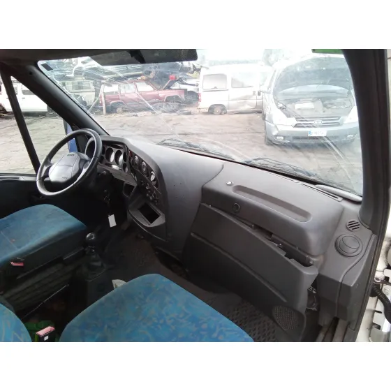 IVECO 35S15 '2003 CAJA CERRADA BLANCA