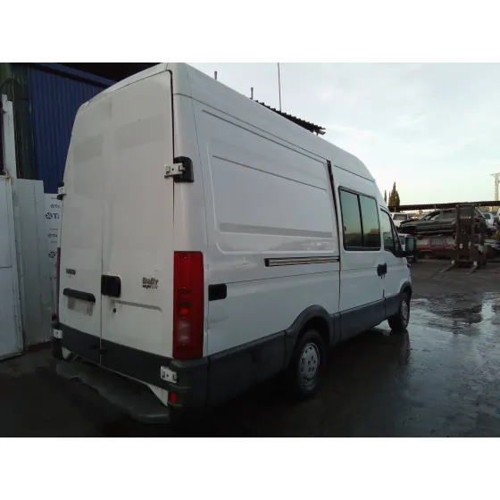 IVECO 35S15 '2003 CAJA CERRADA BLANCA