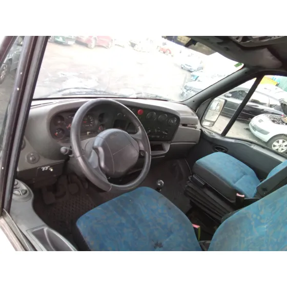 IVECO 35S15 '2003 CAJA CERRADA BLANCA