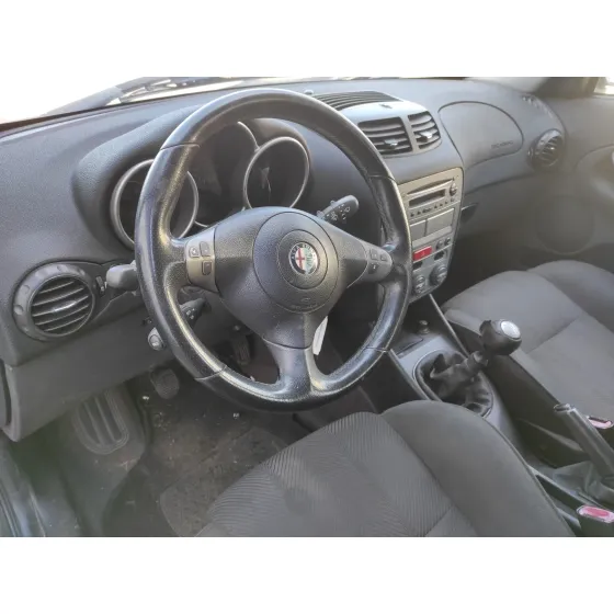 ALFA ROMEO 147 (190) '2004 1.9 JTD DISTINCTIVE AZUL MARINO