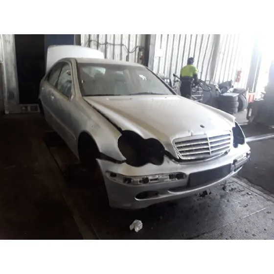 MERCEDES CLASE C (W203) BERLINA '2002 2.2 CDI CAT PLATA
