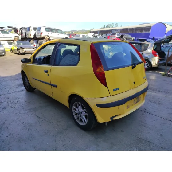 FIAT PUNTO BERLINA (188) '2001 1.2 16V CAT AMARILLO