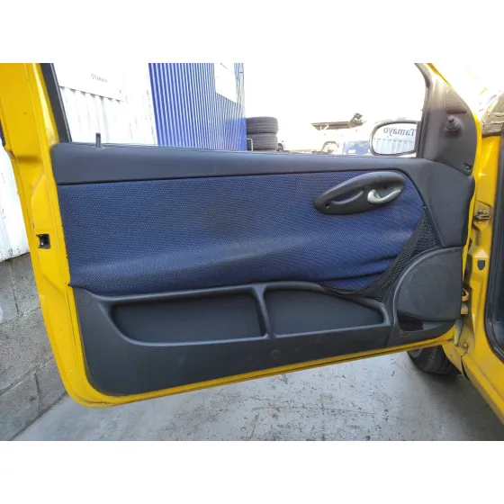FIAT PUNTO BERLINA (188) '2001 1.2 16V CAT AMARILLO