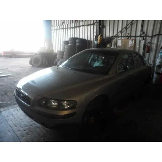 VOLVO S60 BERLINA '2004 2.4 CAT GRIS