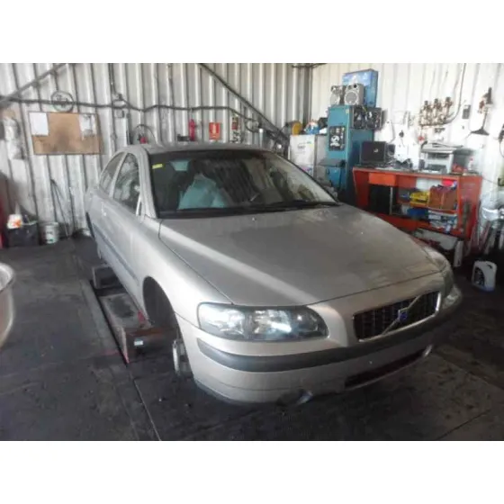 VOLVO S60 BERLINA '2004 2.4 CAT GRIS