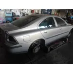 VOLVO S60 BERLINA VOLVO S60 BERLINA '2004 2.4 CAT GRIS 2000