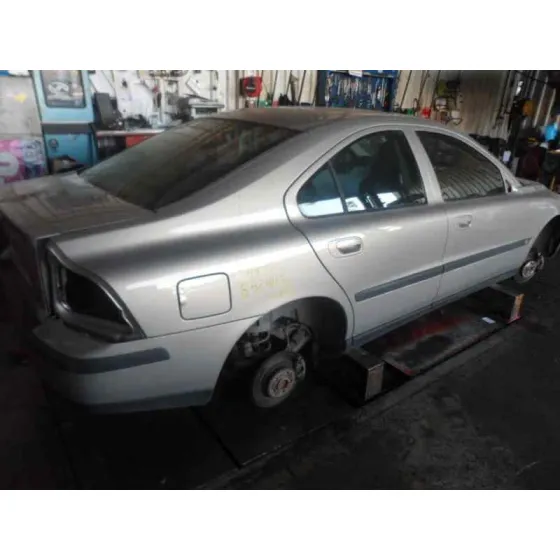 VOLVO S60 BERLINA '2004 2.4 CAT GRIS