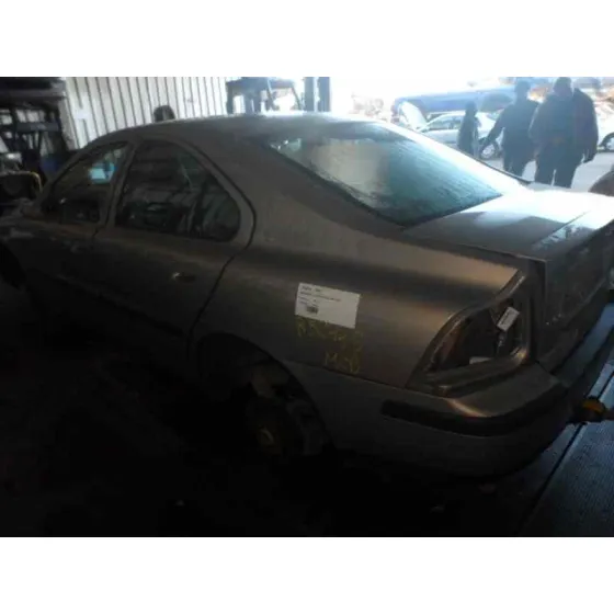 VOLVO S60 BERLINA '2004 2.4 CAT GRIS