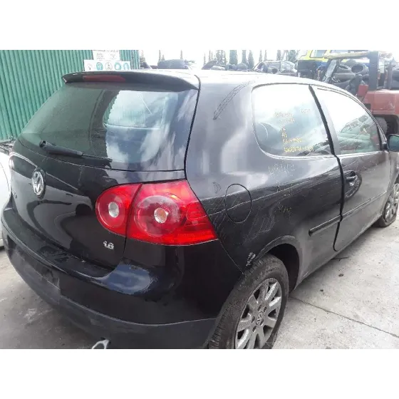 VOLKSWAGEN GOLF V BERLINA (1K1) '2005 TRENDLINE NEGRO