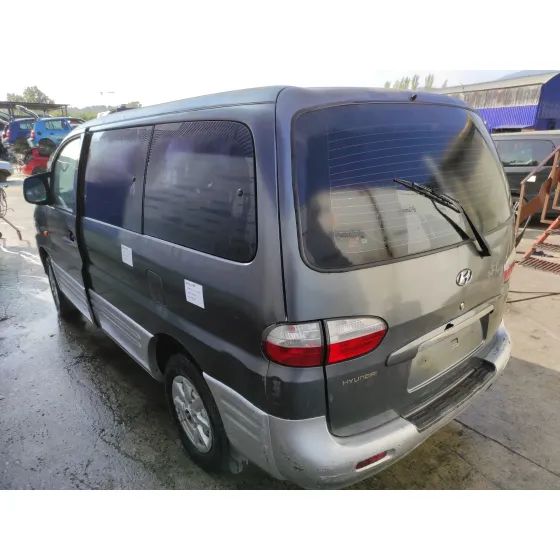 HYUNDAI H1 '2005 * GRIS OSCURO